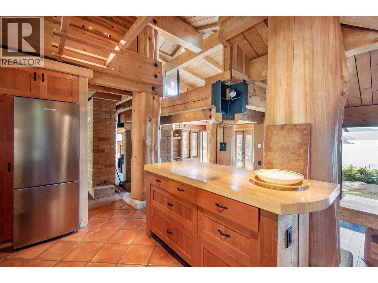 1010 TAKI-TE-SI ROAD, Gambier Island