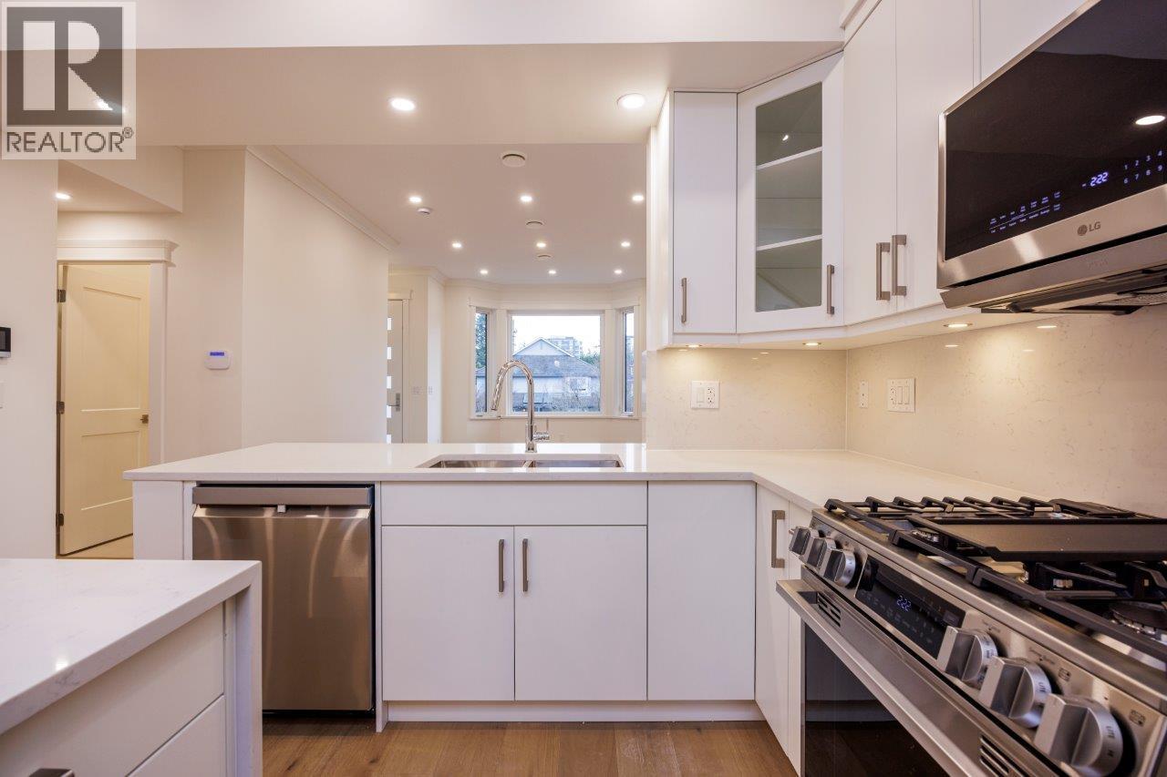 254 E 18TH STREET, North Vancouver