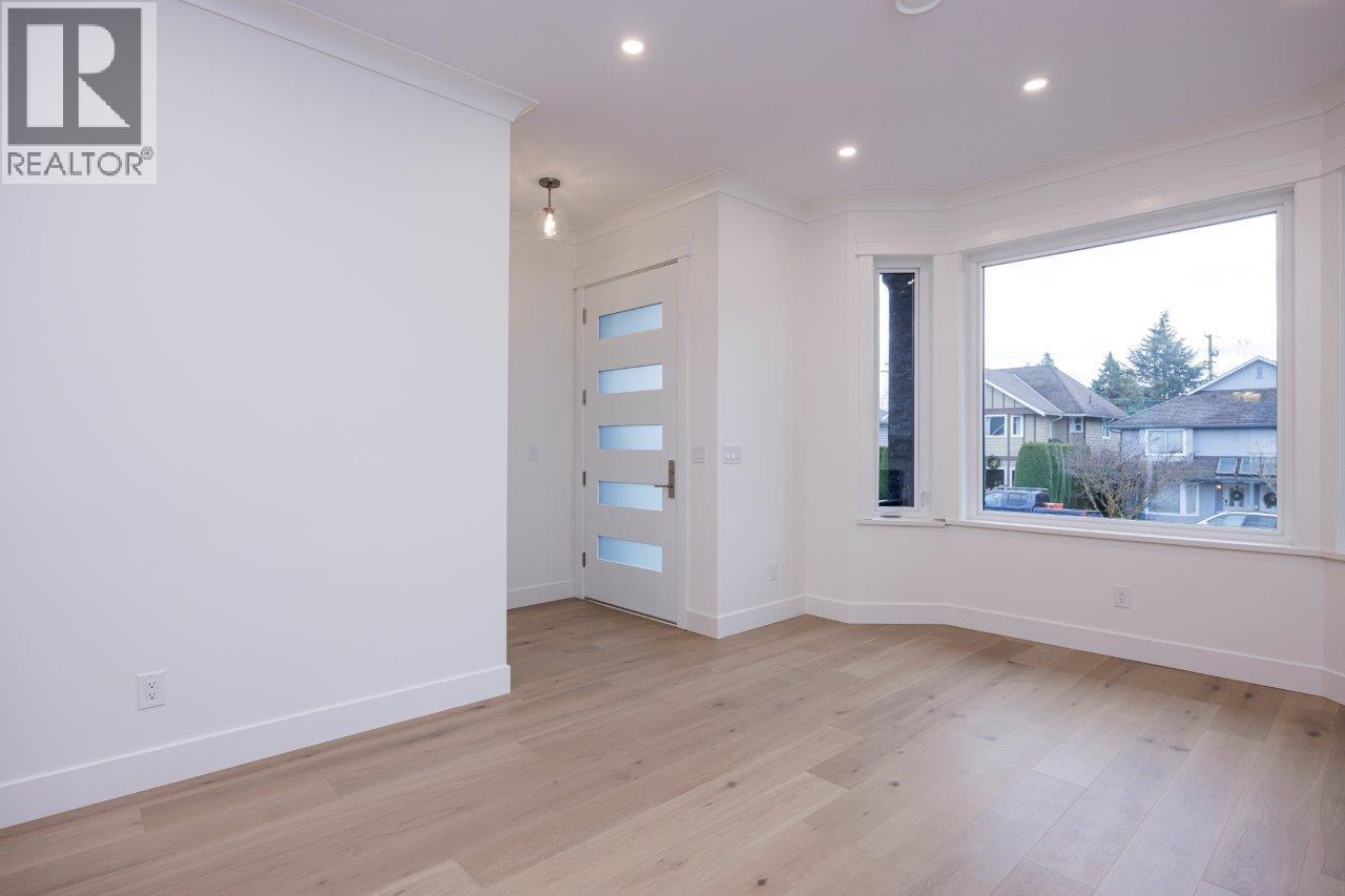 254 E 18TH STREET, North Vancouver