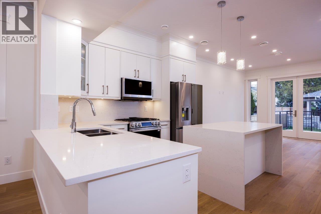 254 E 18TH STREET, North Vancouver