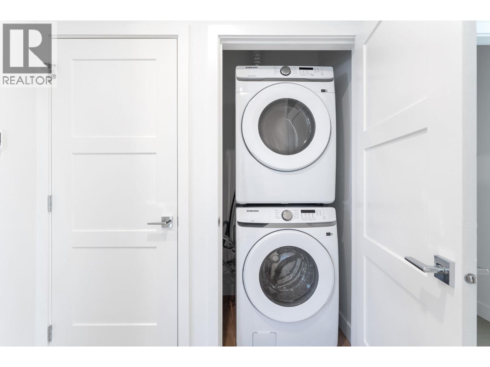 842 ST. DENIS AVENUE, North Vancouver