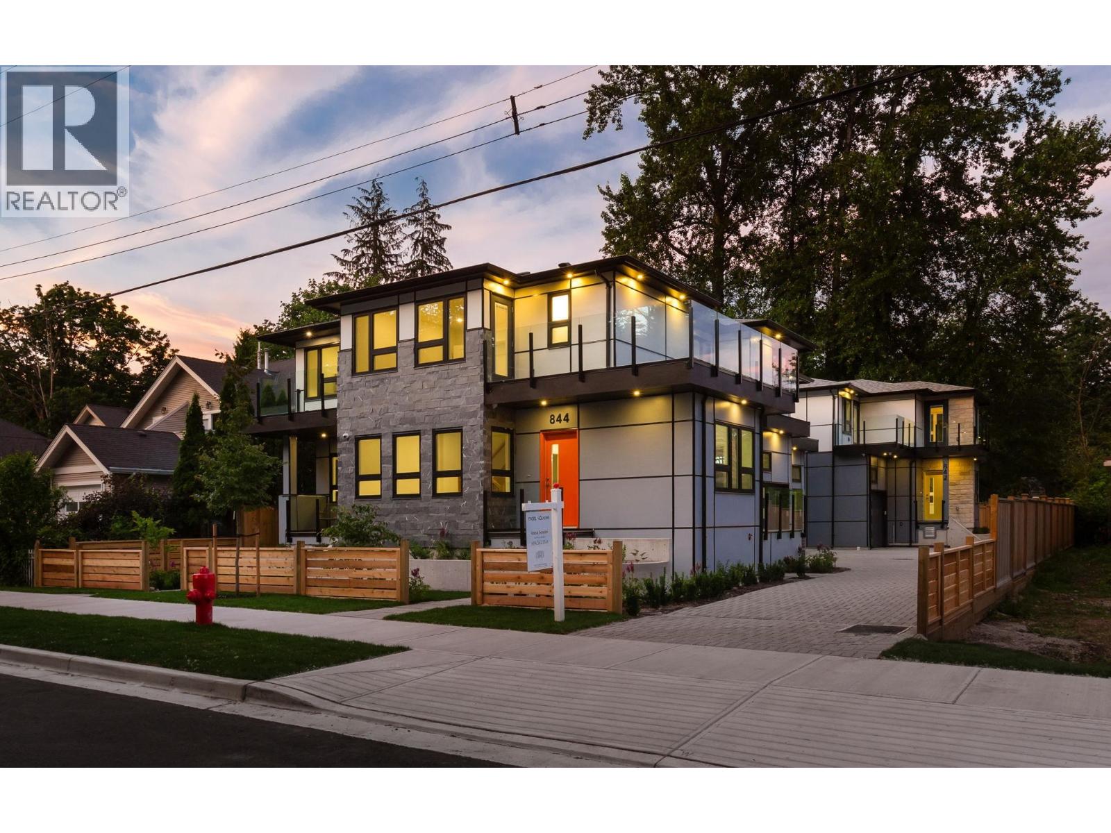 842 ST. DENIS AVENUE, North Vancouver