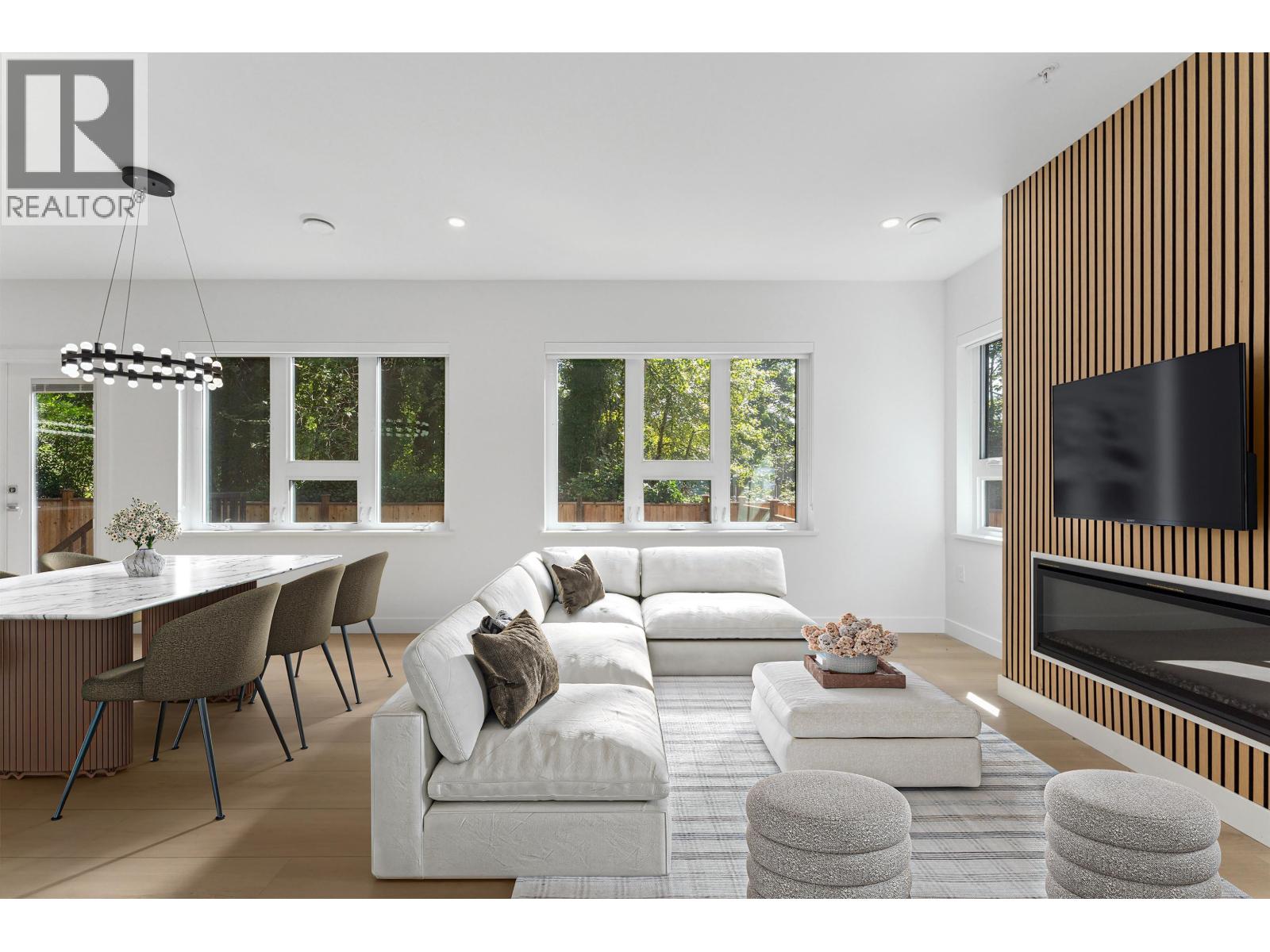 842 ST. DENIS AVENUE, North Vancouver