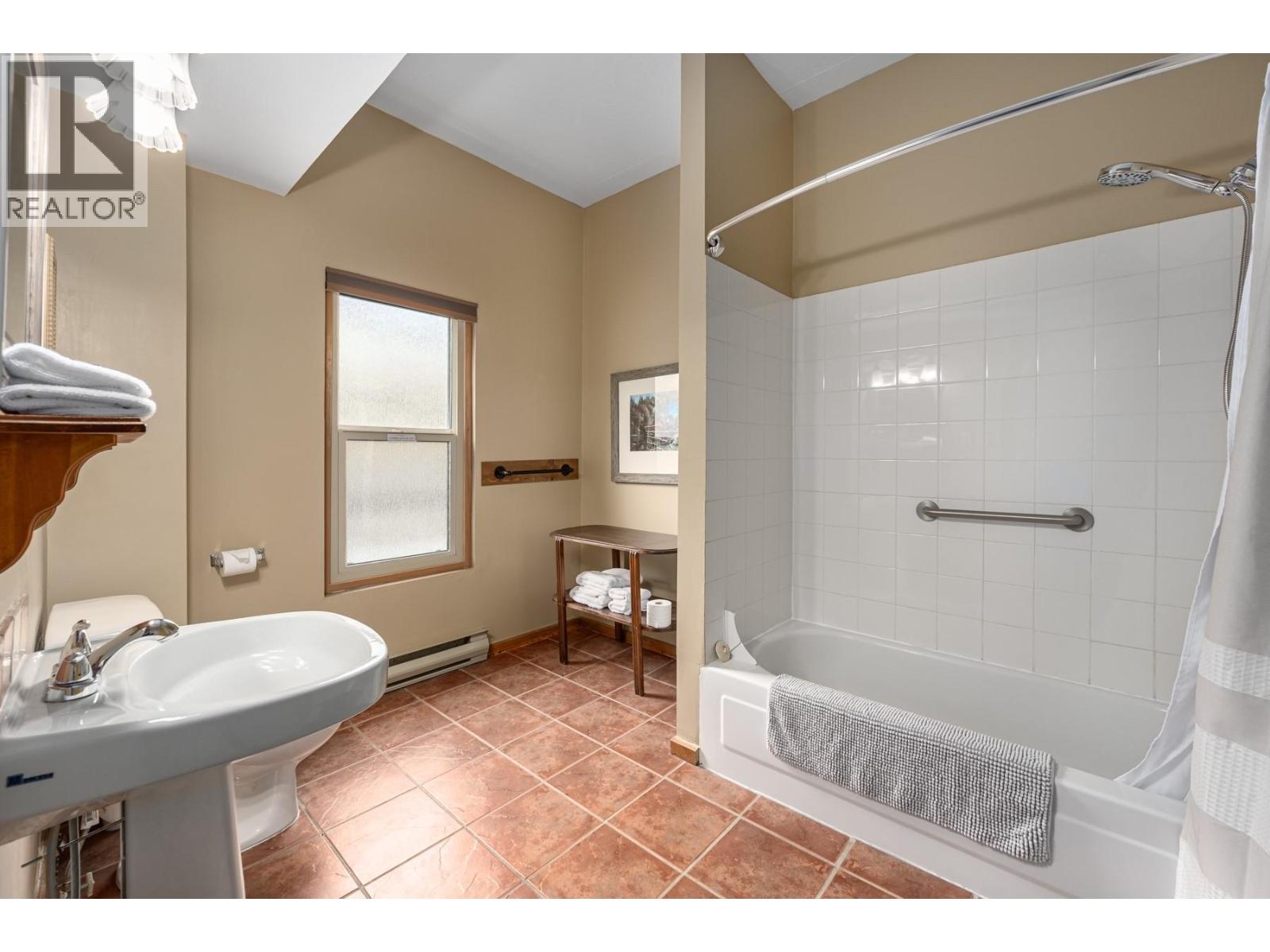  3649 MERRITT-SPENCES BRIDGE Highway, Merritt