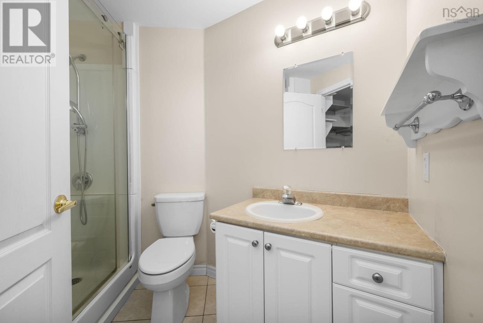 Property 24 of 27 of 402 114 Regency Park Drive