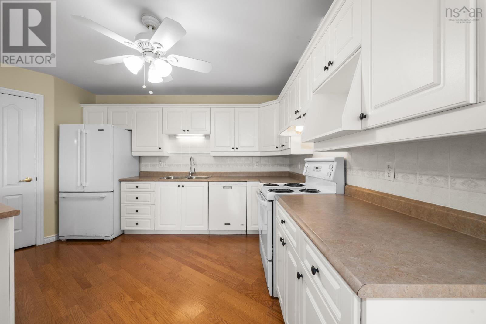 Property 11 of 27 of 402 114 Regency Park Drive