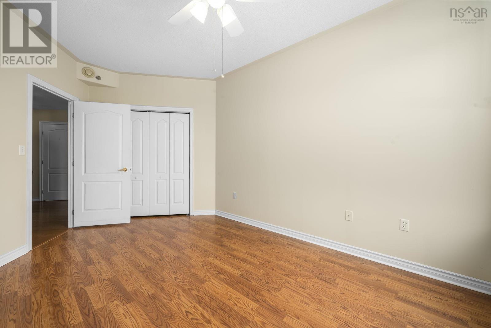 Property 19 of 27 of 402 114 Regency Park Drive