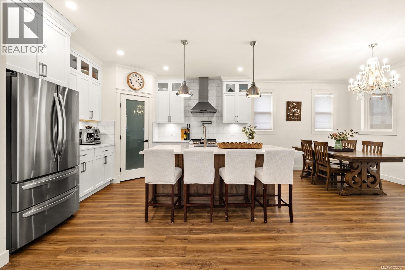 539 Greenwell Dr, Lake Cowichan