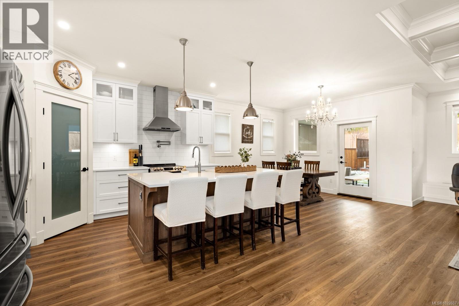 539 Greenwell Dr, Lake Cowichan