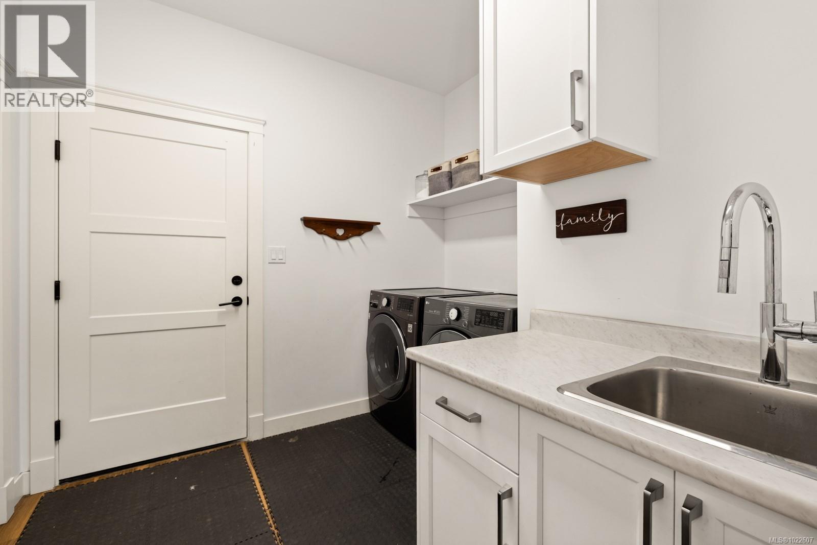 539 Greenwell Dr, Lake Cowichan