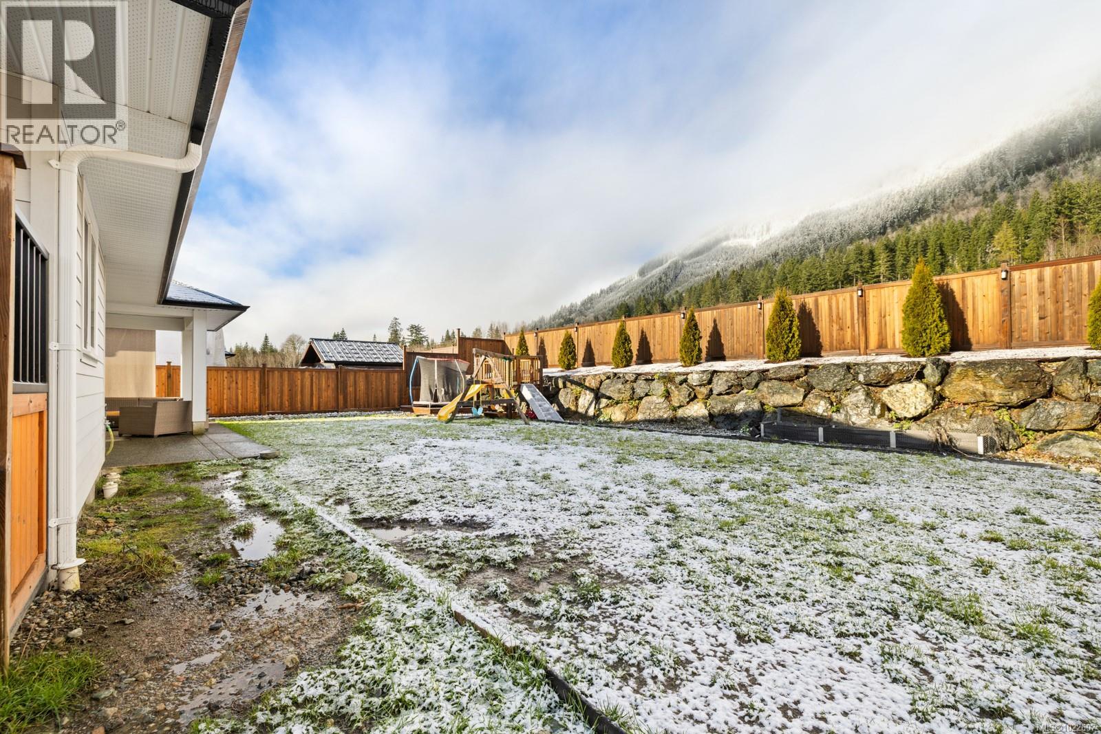 539 Greenwell Dr, Lake Cowichan