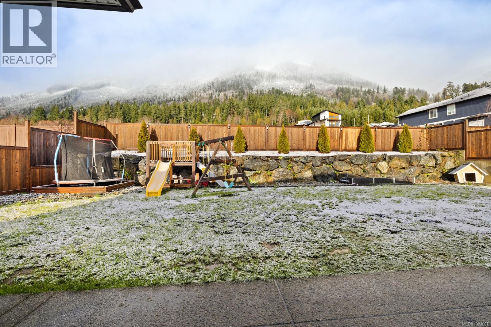 539 Greenwell Dr, Lake Cowichan