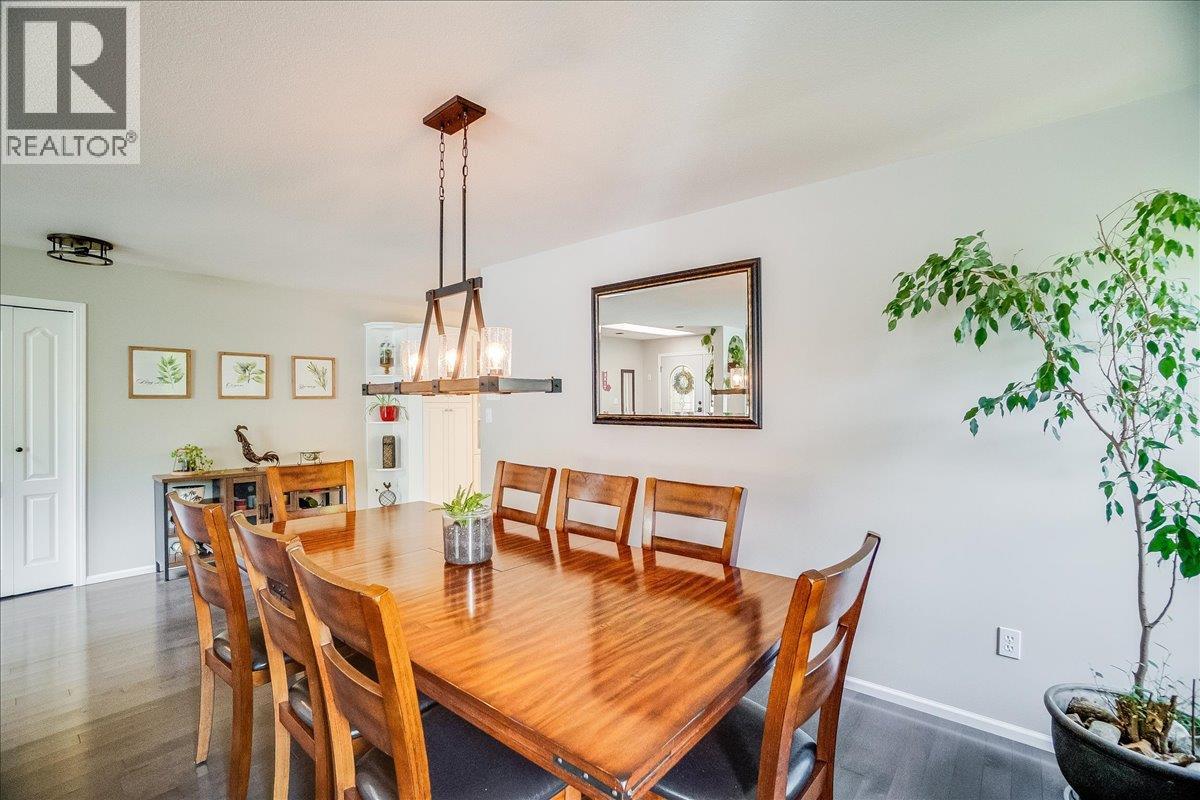 1040 Regan Crescent, Trail