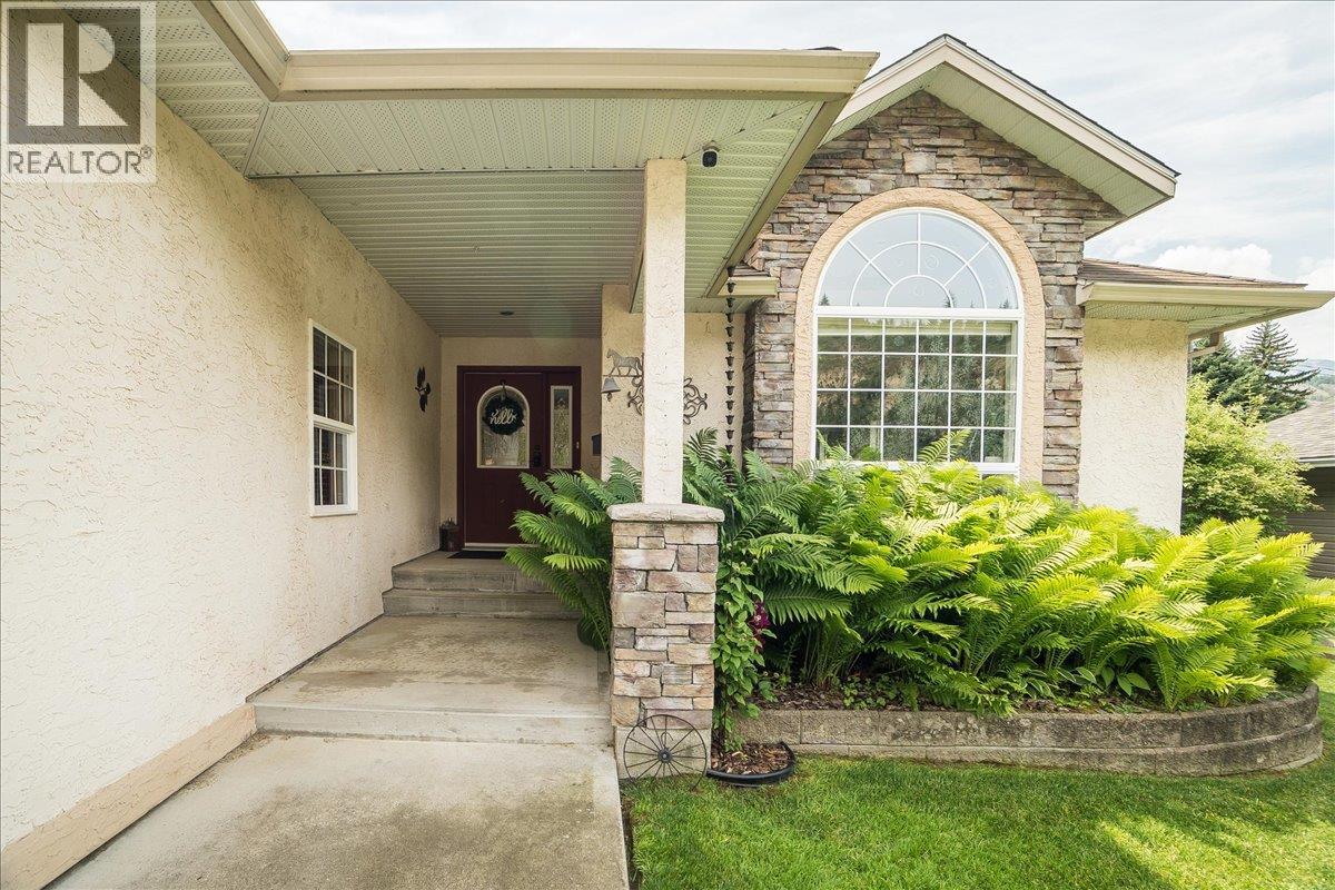 1040 Regan Crescent, Trail