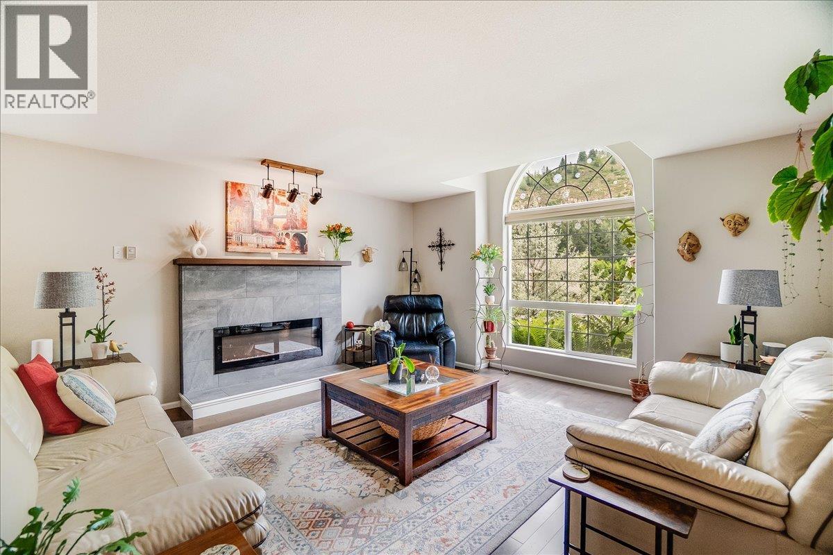 1040 Regan Crescent, Trail