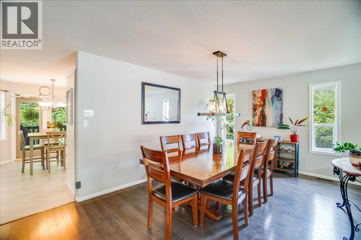 1040 Regan Crescent, Trail