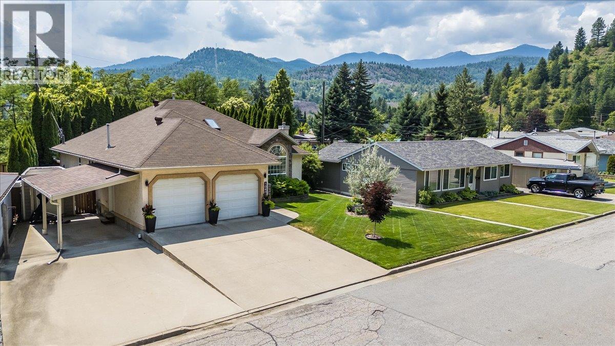 1040 Regan Crescent, Trail