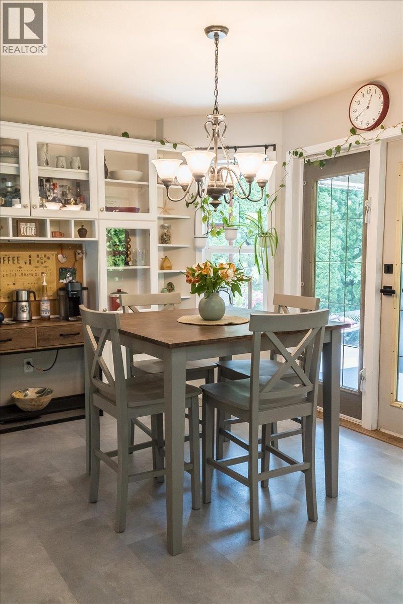 1040 Regan Crescent, Trail