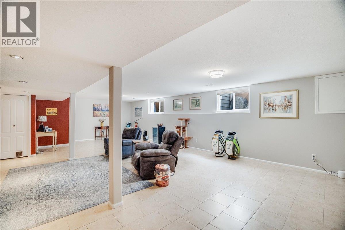 1040 Regan Crescent, Trail