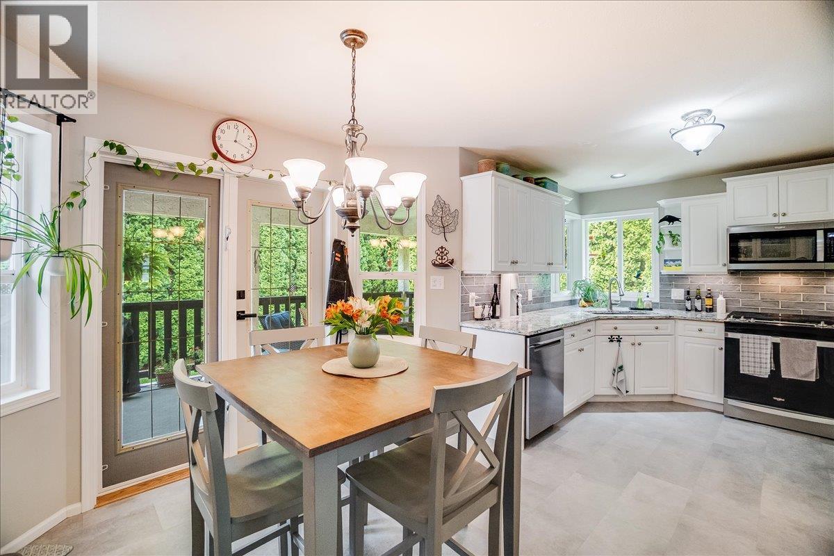 1040 Regan Crescent, Trail