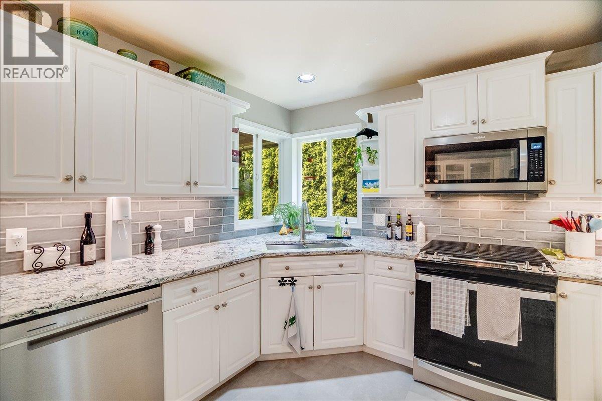 1040 Regan Crescent, Trail