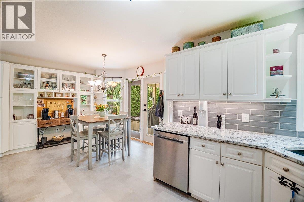 1040 Regan Crescent, Trail