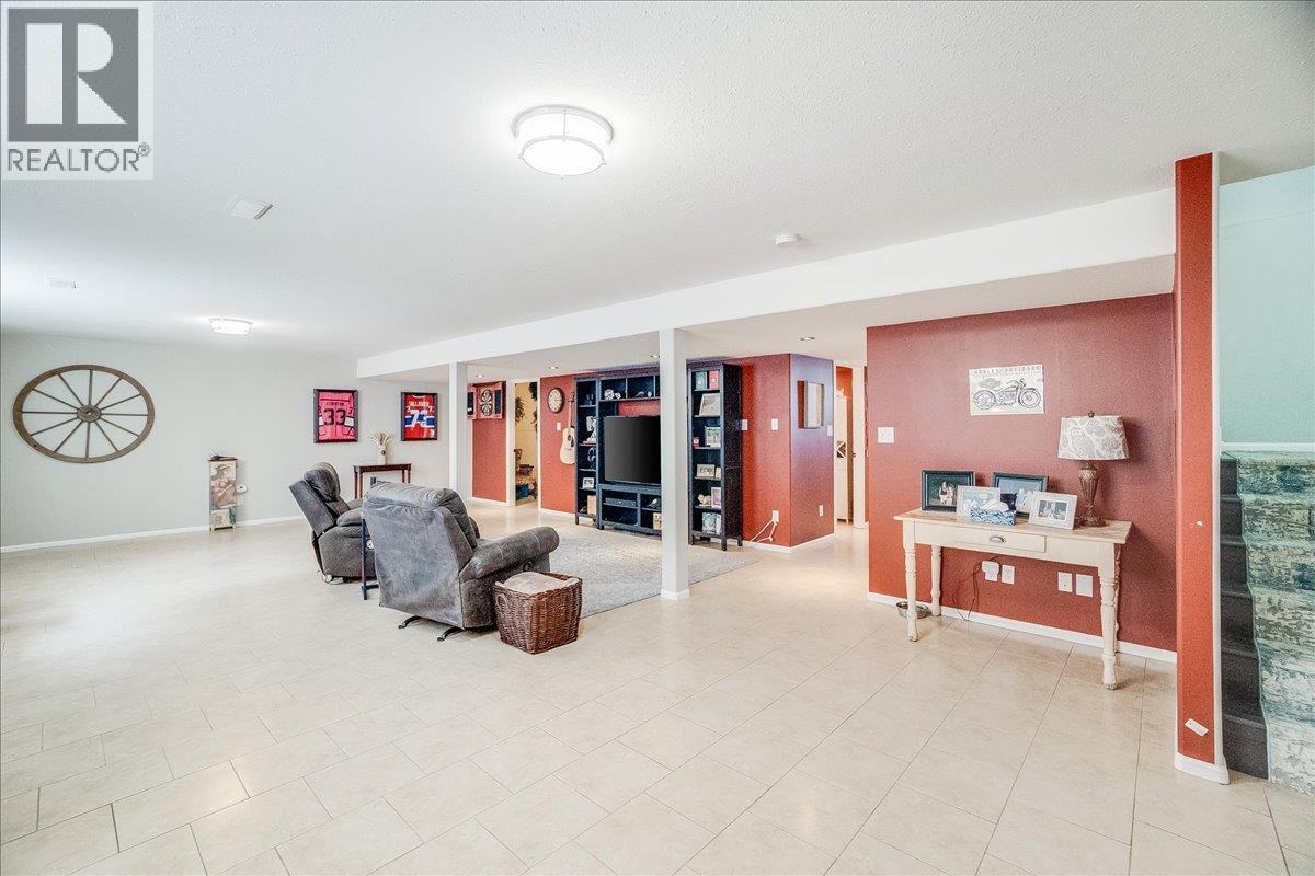 1040 Regan Crescent, Trail