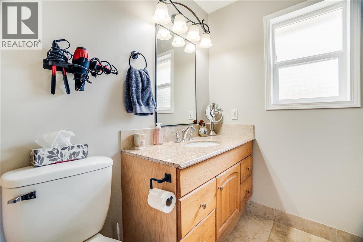 1040 Regan Crescent, Trail