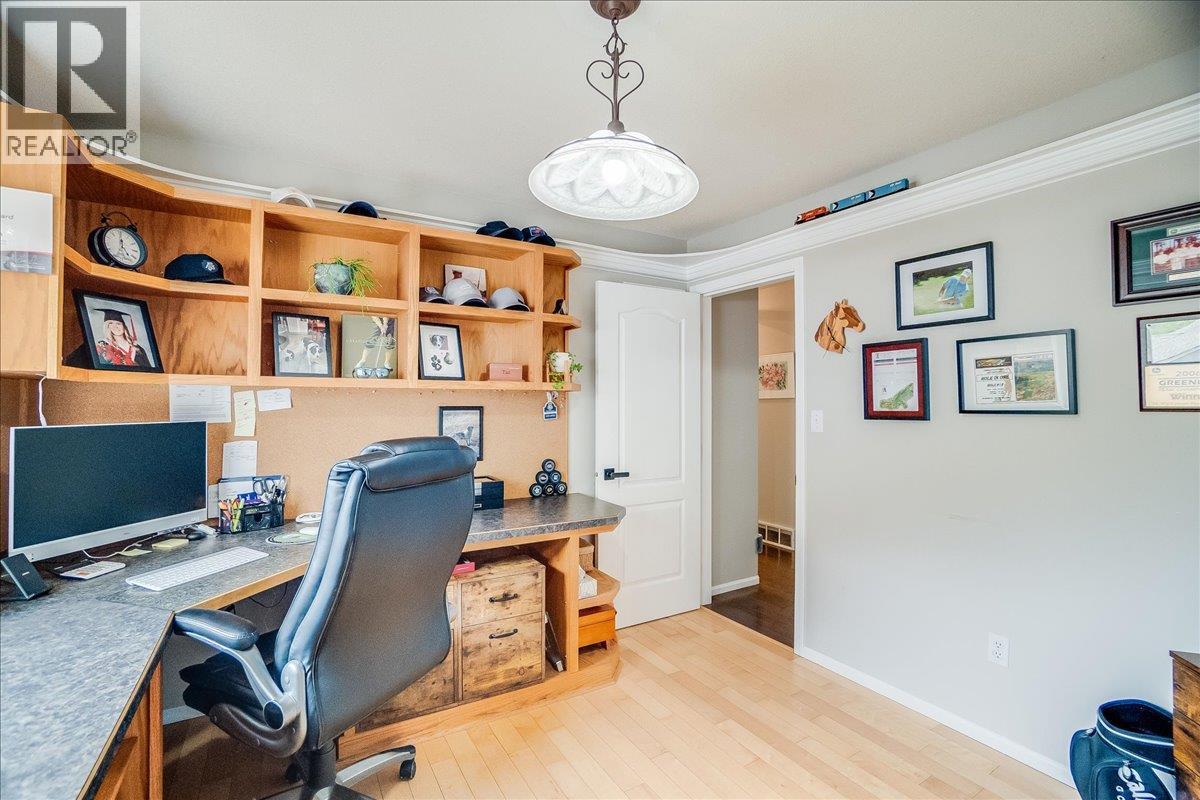 1040 Regan Crescent, Trail