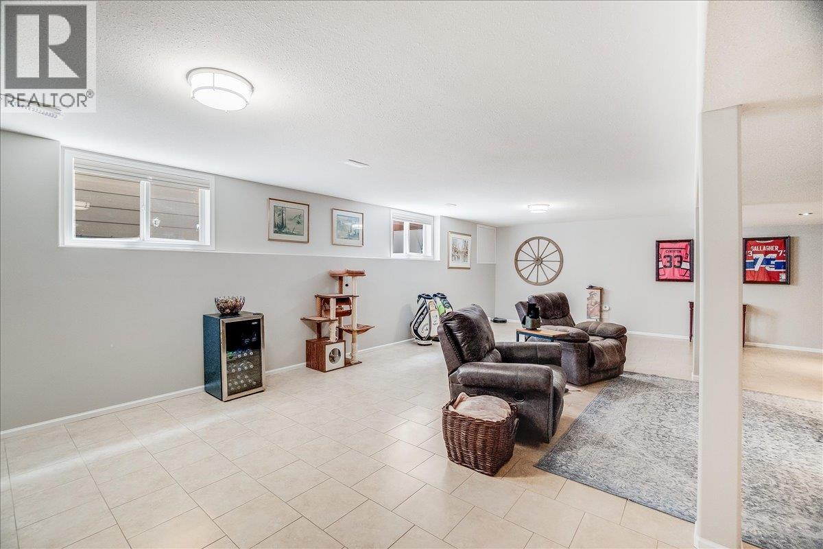 1040 Regan Crescent, Trail