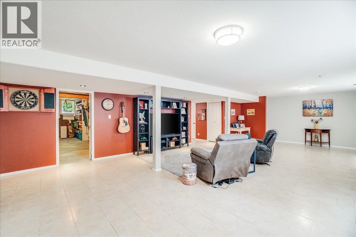 1040 Regan Crescent, Trail