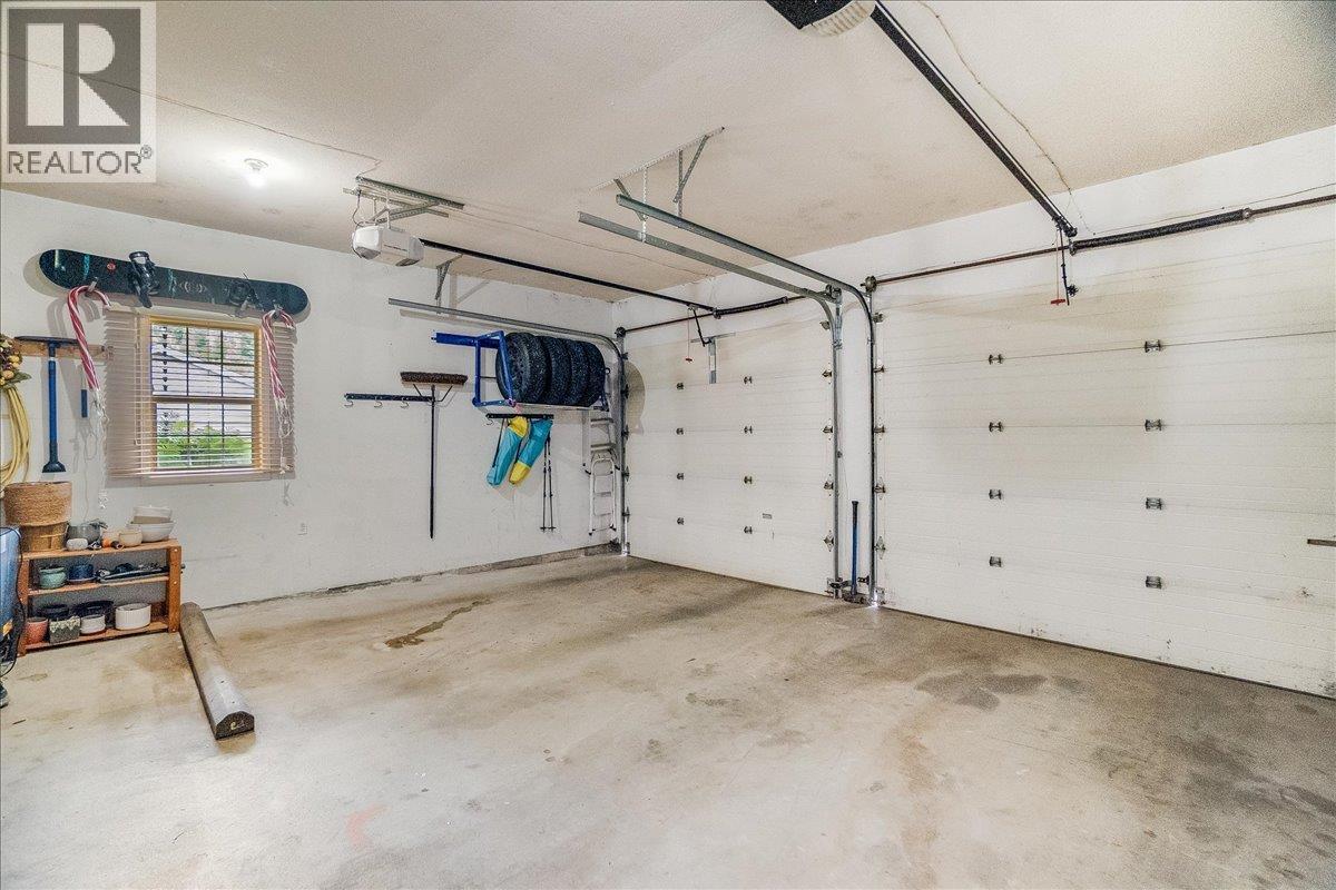 1040 Regan Crescent, Trail