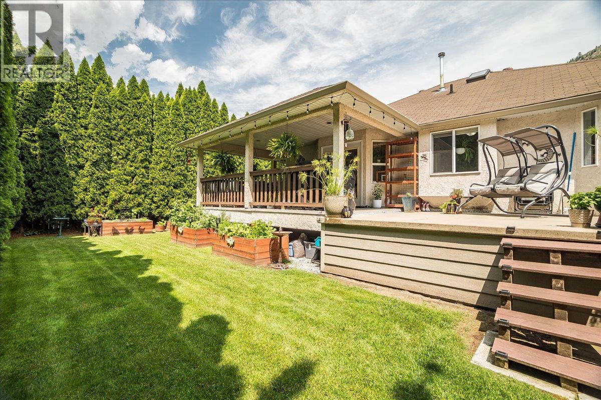 1040 Regan Crescent, Trail