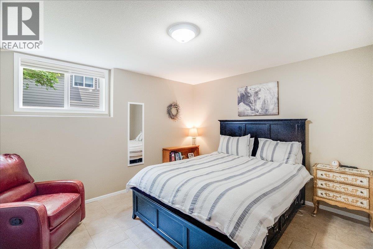 1040 Regan Crescent, Trail