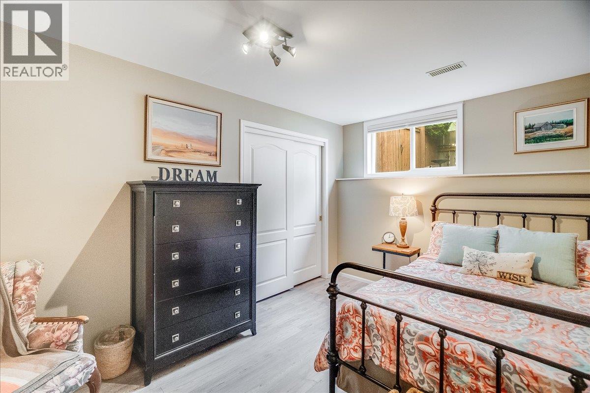 1040 Regan Crescent, Trail