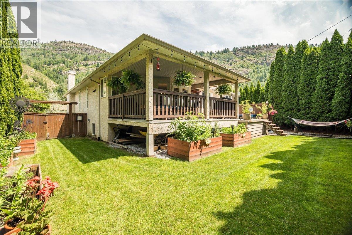 1040 Regan Crescent, Trail