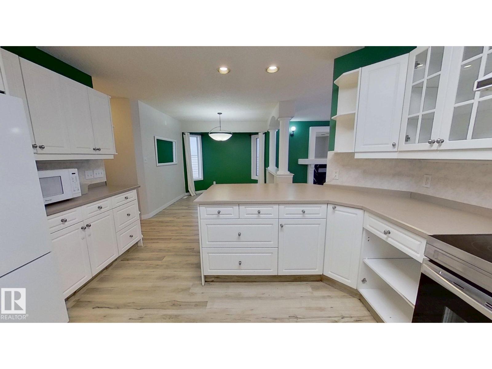 9331 103 AV NW - 11