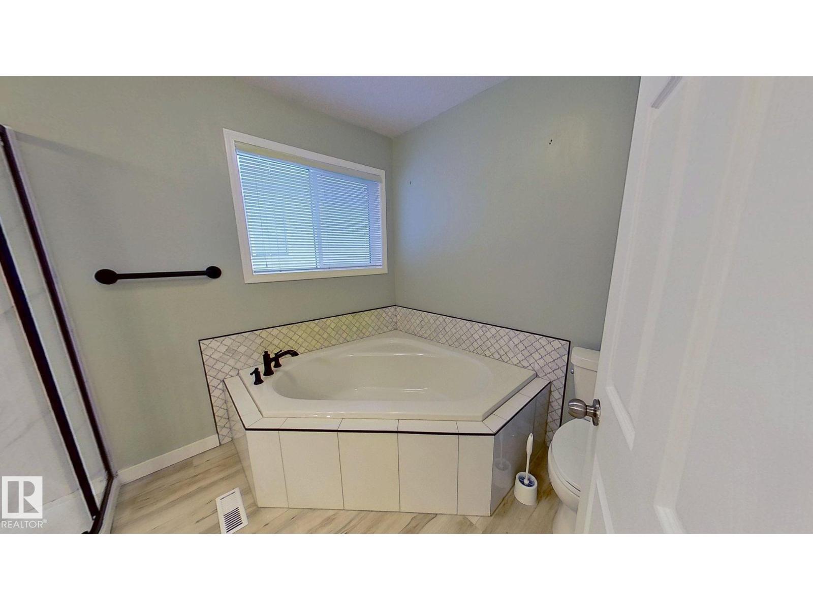 9331 103 AV NW - 16