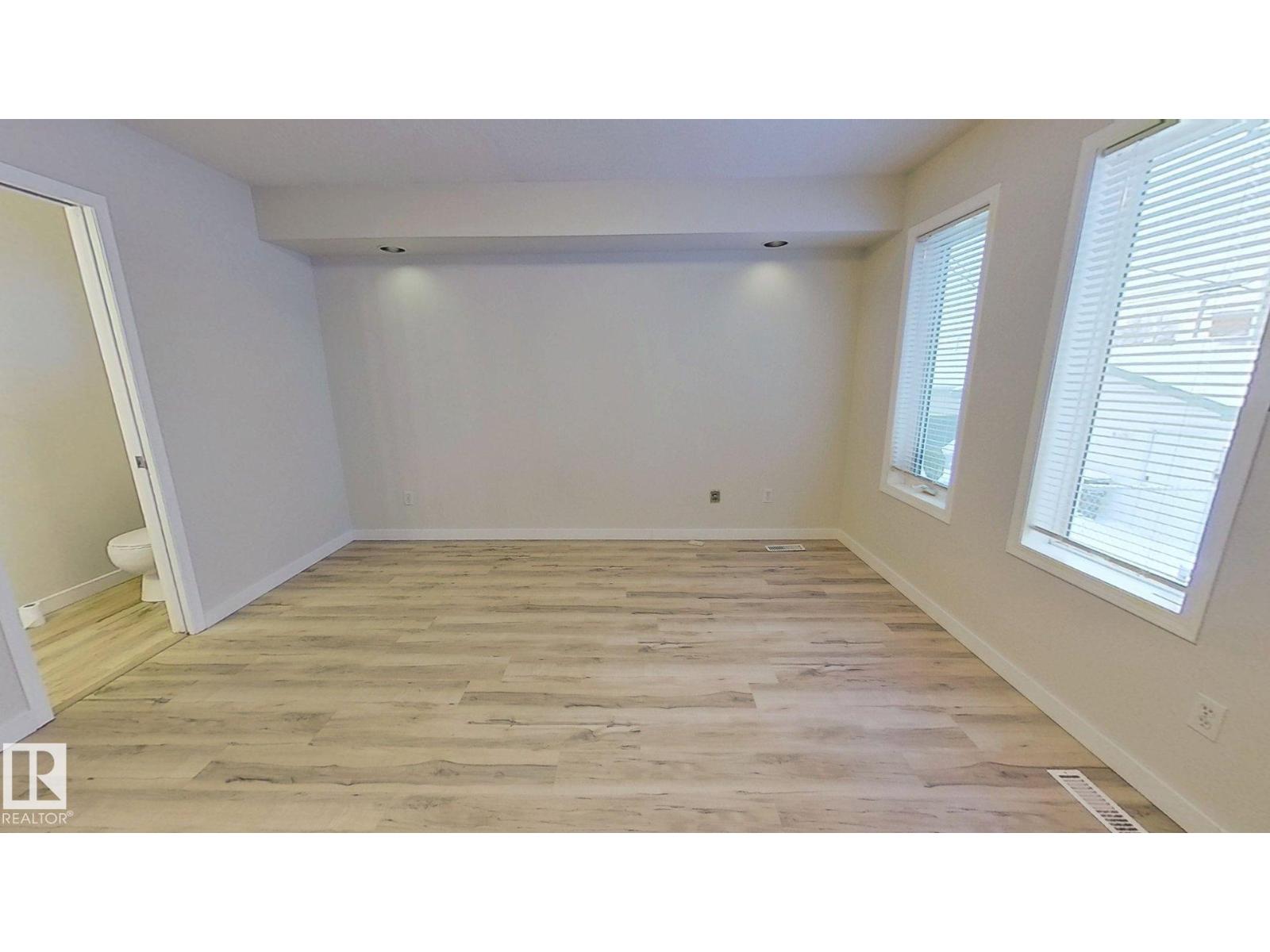 9331 103 AV NW - 19