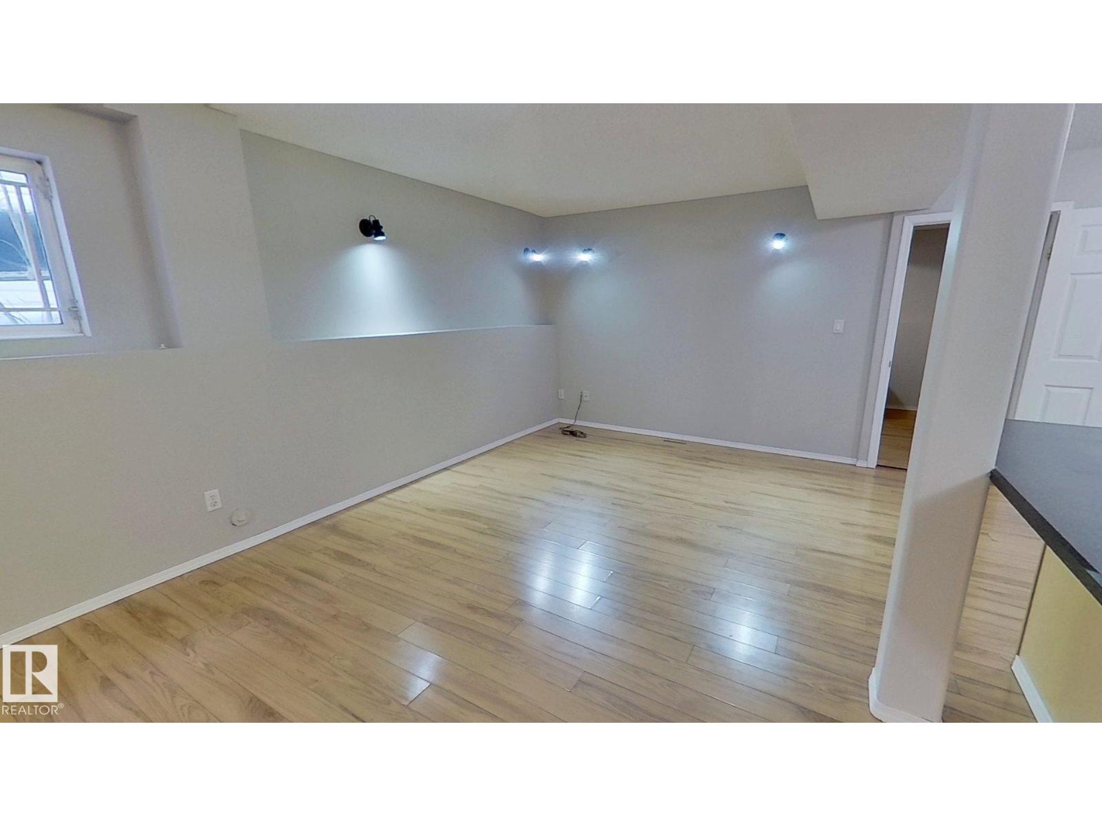 9331 103 AV NW - 23