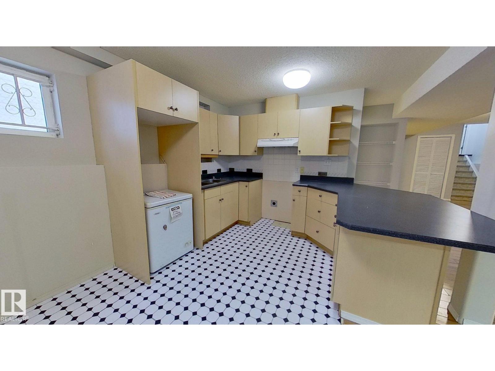 9331 103 AV NW - 26