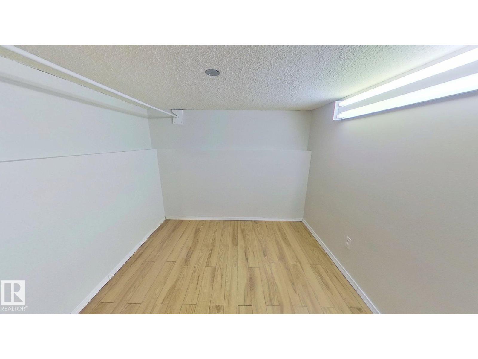 9331 103 AV NW - 31