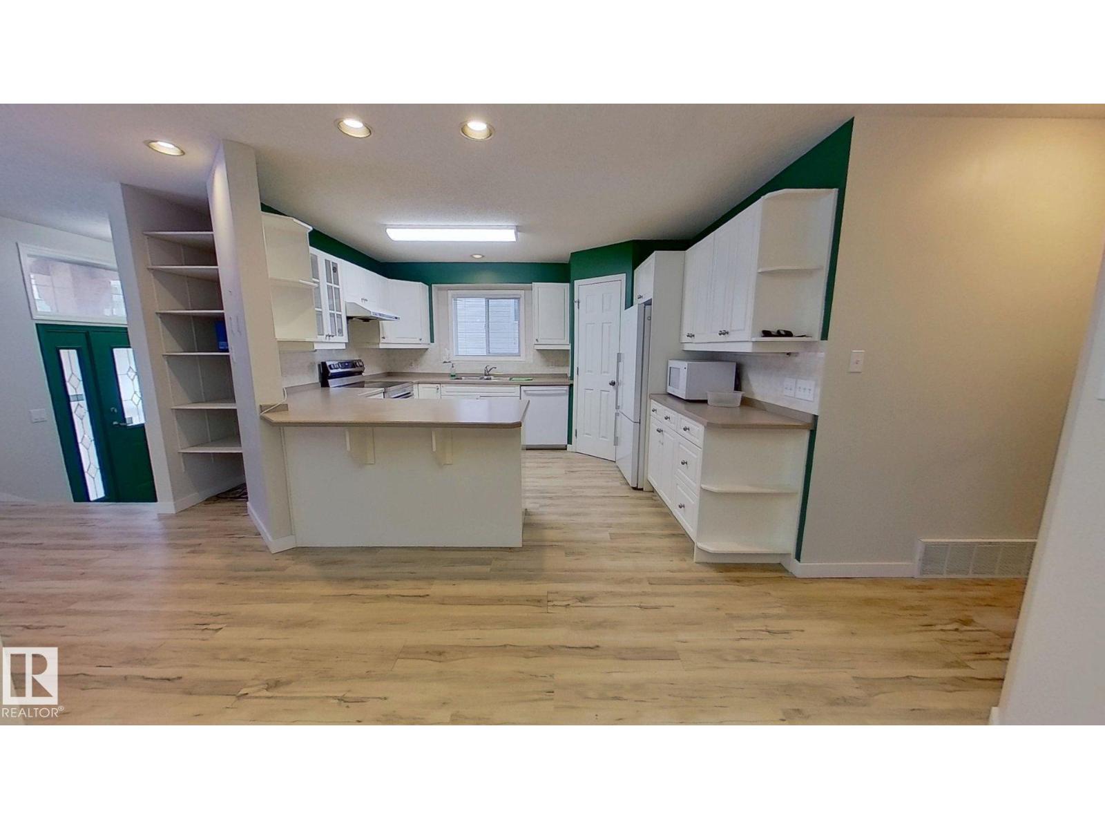 9331 103 AV NW - 8