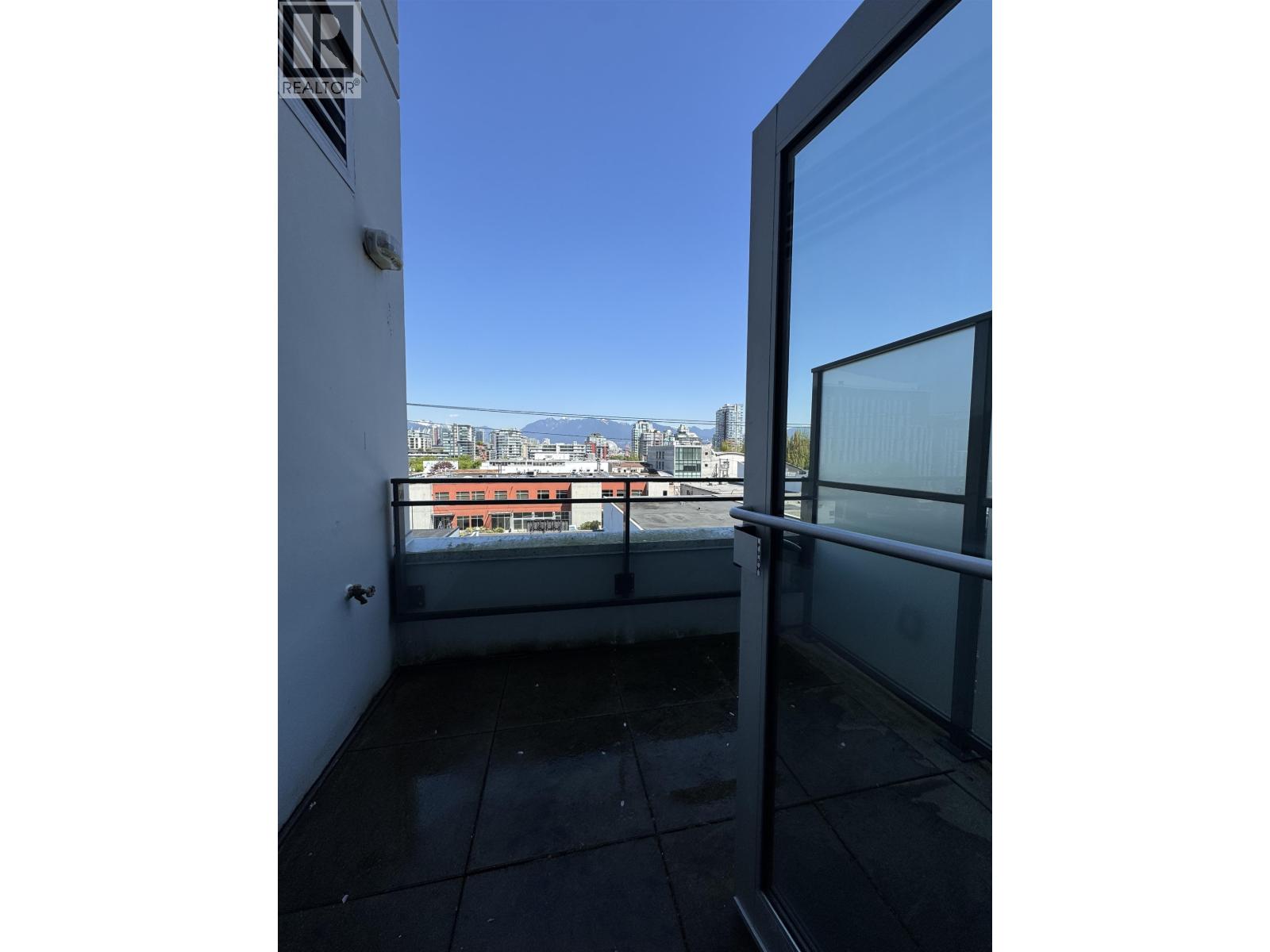 305 63 W 6TH AVENUE, Vancouver