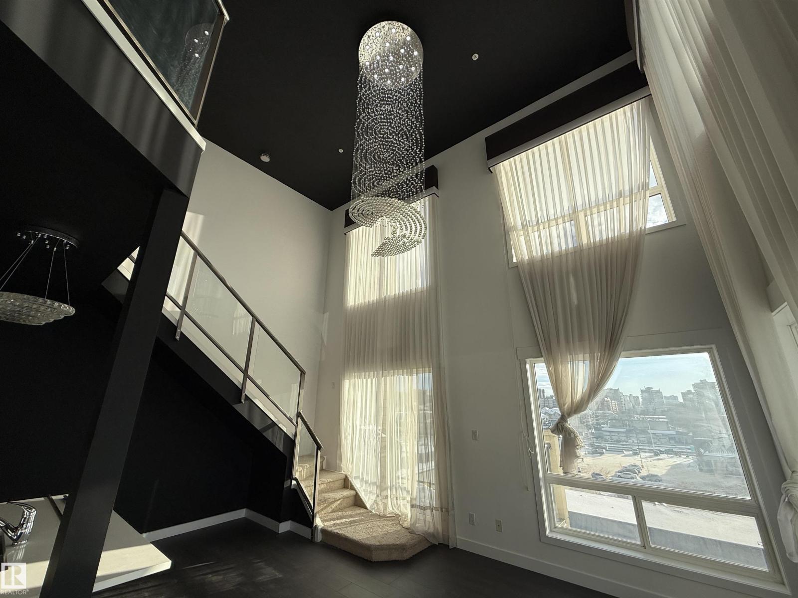 #611 11425 105 AV NW - 1