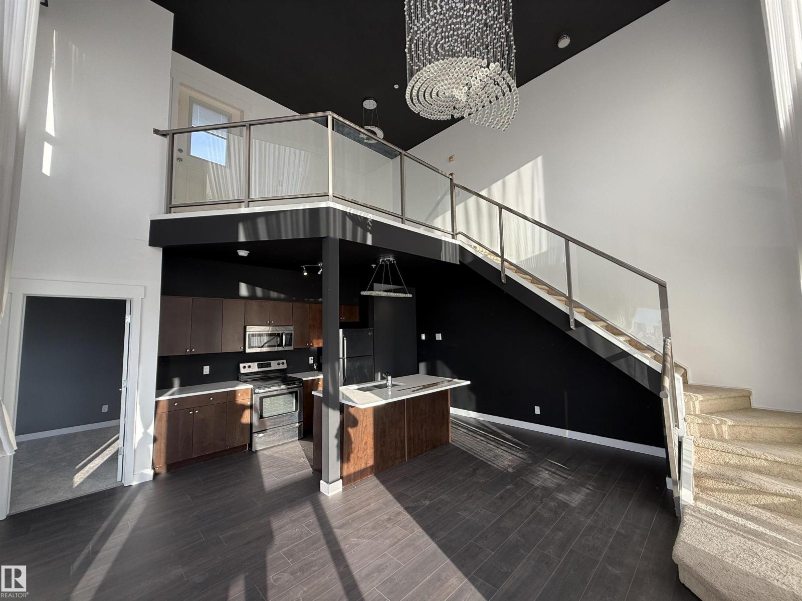 #611 11425 105 AV NW - 11
