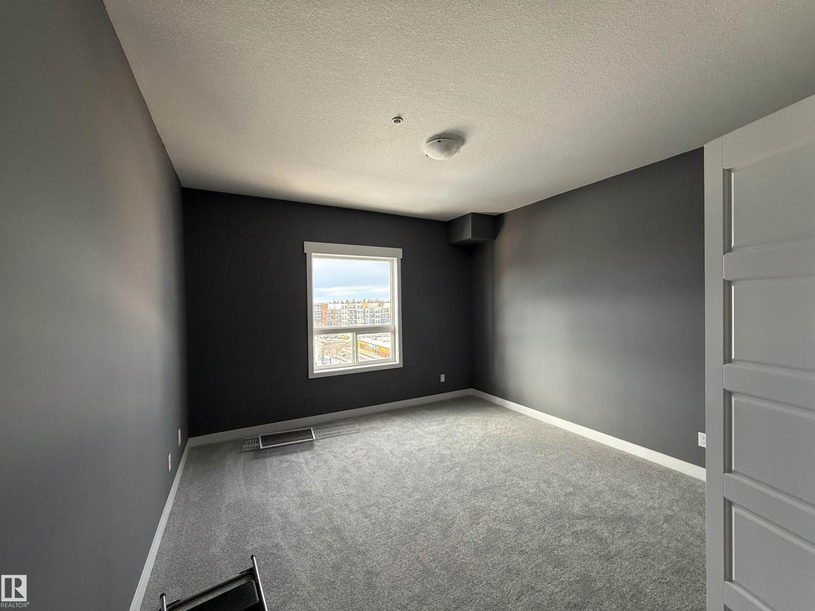 #611 11425 105 AV NW - 24