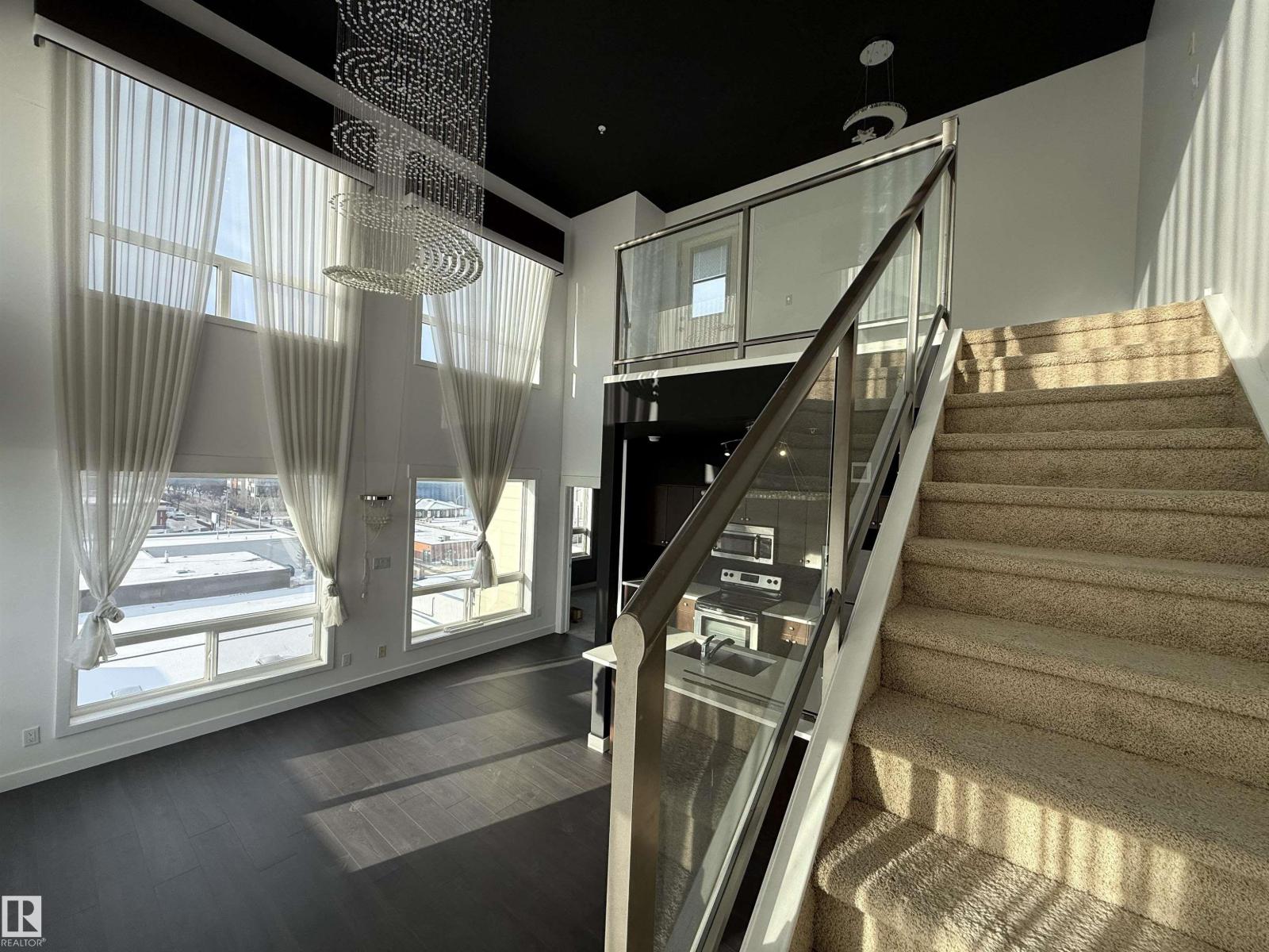 #611 11425 105 AV NW - 30