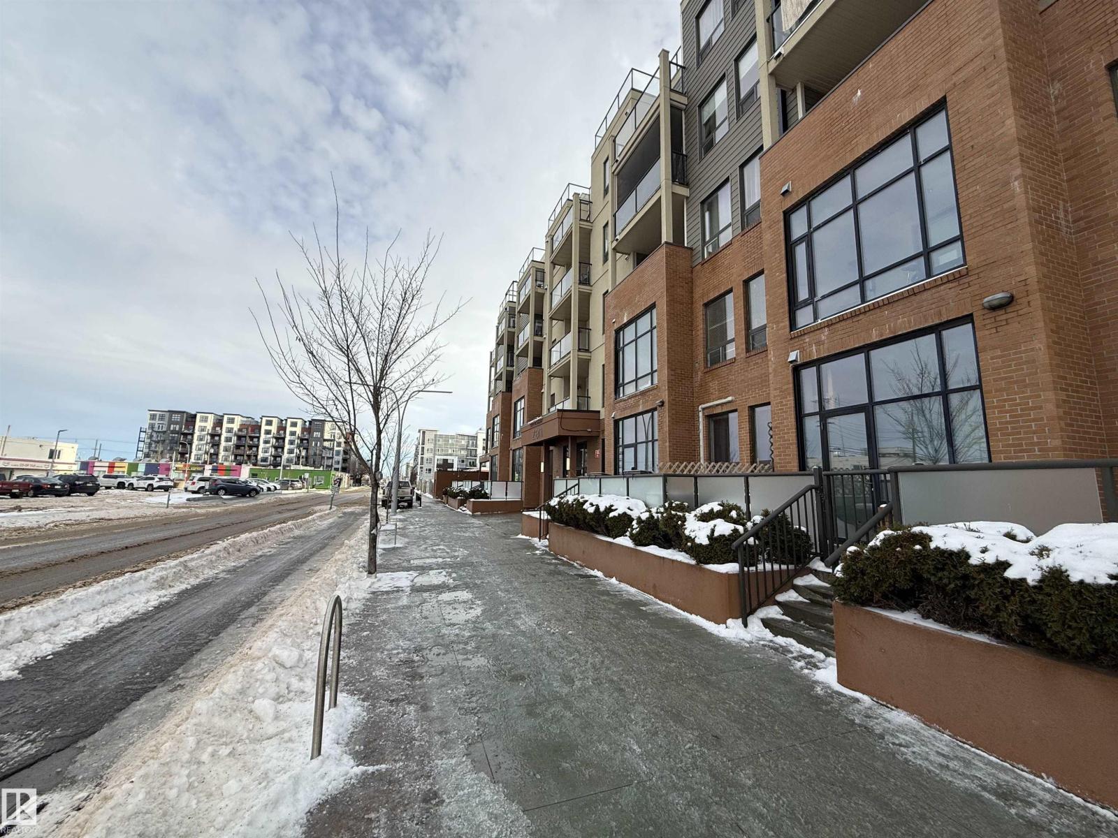 #611 11425 105 AV NW - 45
