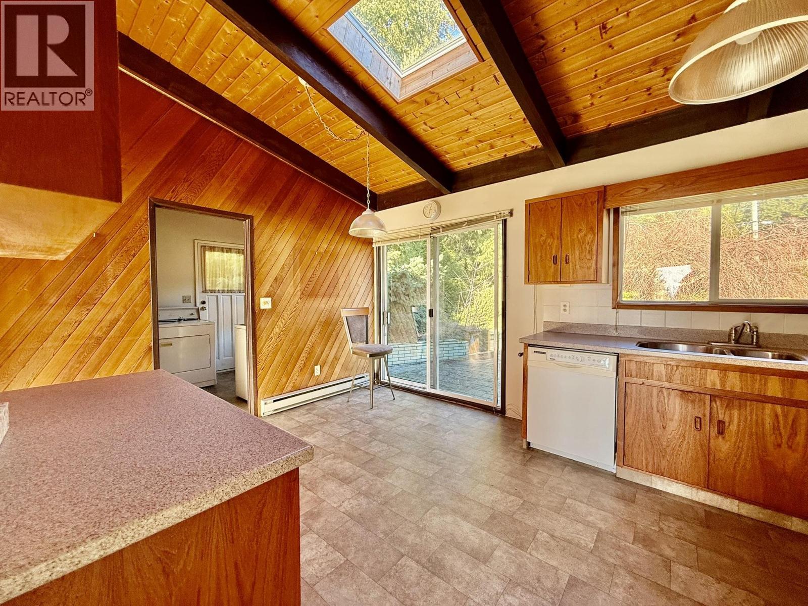 7077 DALE ROAD, Sechelt